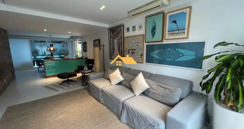Casa de luxo em condomínio à venda em Juquehy - 4 quartos, 2 suítes, 2 salas, 3 banheiros, 2 vagas, 250m² - São Sebastião-SP