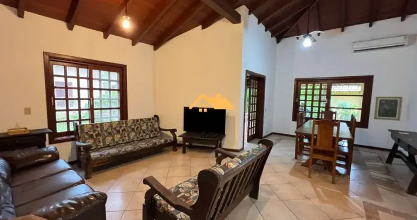 casa terrea em Camburi, São Sebastião-SP. 3 quartos, 3 suítes, 2 salas, 3 banheiros, 3 vagas, 141m².