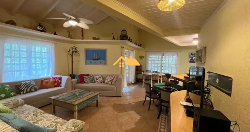 Casa terrea em Condomínio à Venda em Camburi, São Sebastião-SP: 4 Quartos, 4 Suítes, 2 Salas, 4 Banheiros, 3 Vagas de Garagem, 141m².