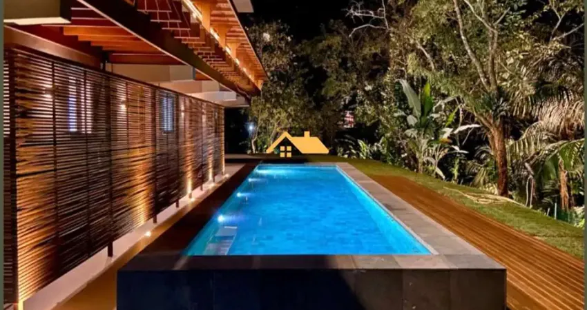Casa à venda em Maresias, São Sebastião-SP! 5 quartos, 5 suítes, 3 salas, 3 vagas e 400m² de área. Confira já!