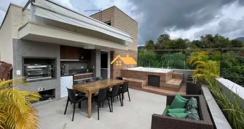 CASA À 50 METROS DA PRAIA NA AVENIDA MÃE BERNARDA:  4 Quartos, 4 Suítes, 2 Salas, 5 Banheiros, 2 Vagas, 230m²