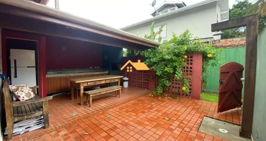Casa no Condomínio capitanias de Maresias com 3 Quartos, 1 Suíte e 3 Vagas de Garagem - São Sebastião-SP