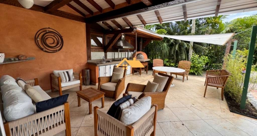 Casa em Condomínio frente ao mar em Camburi, São Sebastião-SP: 5 quartos, 5 suítes, 2 salas, 5 banheiros, 3 vagas de garagem, 230 m².