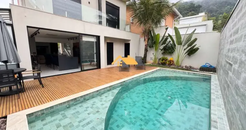 Imperdível oportunidade: Casa à venda em São Sebastião-SP, no bairro Juquehy, com piscina e vista para o mar!