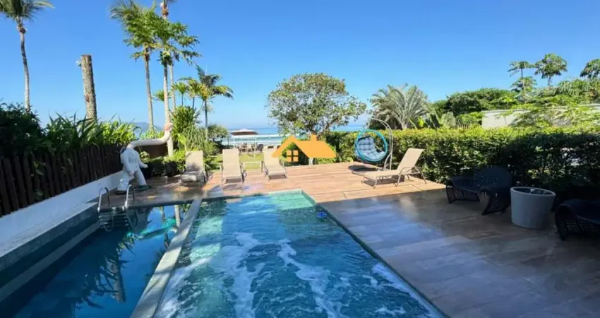 Luxuosa casa em condomínio com 6 quartos e 6 suítes em Juquehy, São Sebastião-SP: 400m², 3 salas, 6 banheiros e 4 vagas.