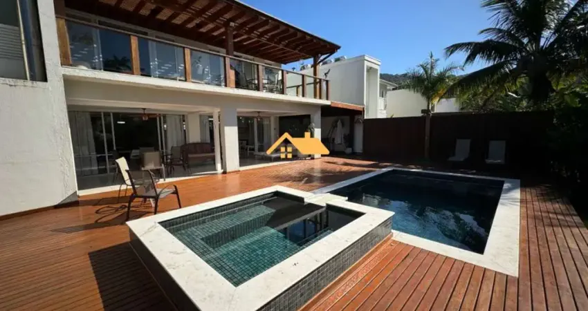 Casa de Luxo em Condomínio à Venda em Juquehy, São Sebastião-SP: 5 Quartos, 5 Suítes, 3 Salas, 5 Banheiros, 3 Vagas, 260m².