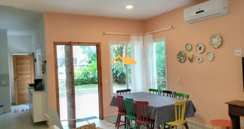 Locação de Casa em Condomínio na Praia de Juquehy, São Sebastião-SP: 4 Quartos, 4 Suítes, 2 Salas, 4 Banheiros, 2 Vagas, 151 m².