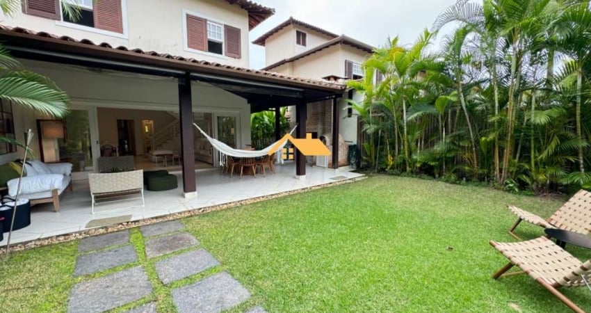 Casa de alto padrão em condomínio na Baleia, São Sebastião-SP: 3 quartos, 3 suítes, 2 salas, 4 banheiros, 3 vagas, 160m². Aluguel!