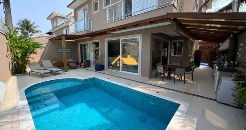 Casa de Luxo em Condomínio Exclusivo em Juquehy, São Sebastião-SP: 5 Quartos, 5 Suítes, 3 Salas, 5 Banheiros, 2 Vagas de Garagem, 300m².