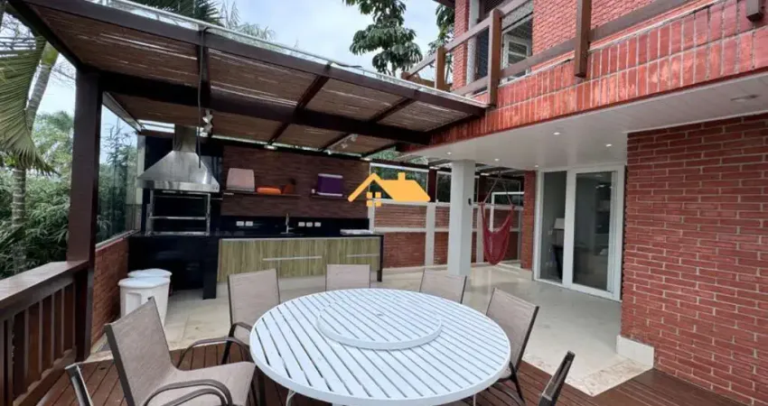 Casa em Condomínio à Venda em Juquehy, São Sebastião-SP! 3 quartos, 1 suíte, 2 salas, 2 vagas de garagem, 120m² de área.