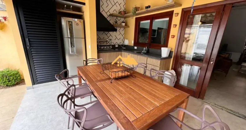 Casa em Condomínio  em Juquehy, São Sebastião-SP  4 quartos, 1 suíte, 2 salas, 3 banheiros, 4 vagas  130m²