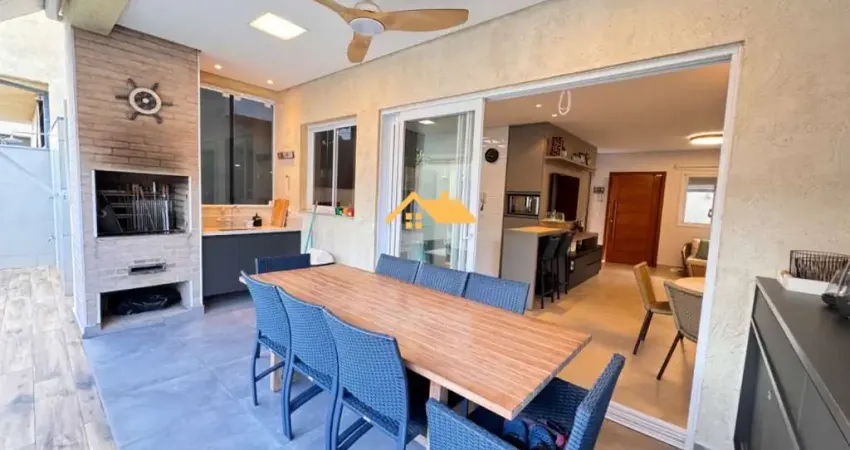 Casa em condomínio à venda em Juquehy, São Sebastião-SP: 3 quartos, 3 suítes, 2 salas, 3 banheiros, 2 vagas, 151m²