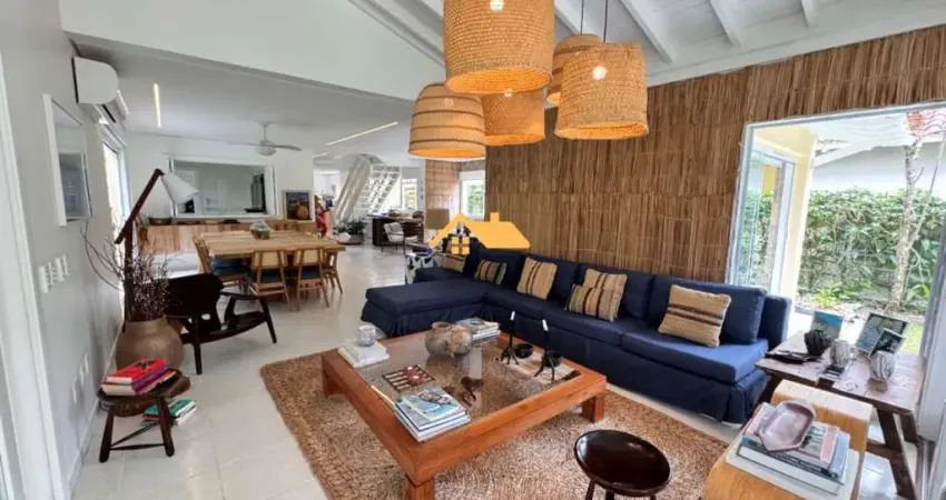 Imperdível casa de luxo em condomínio de alto padrão em Juquehy, São Sebastião-SP: 5 quartos, 5 suítes, 3 salas, 5 banheiros, 4 vagas, 305m².