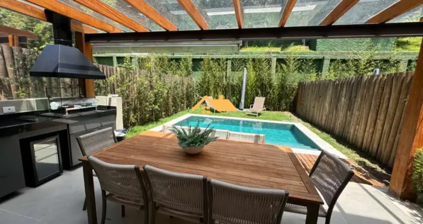 Casa de luxo em condomínio: 4 quartos, 4 suítes, 3 salas, 5 banheiros, 2 vagas em Juquehy, São Sebastião-SP - 220m². Venha conhecer!