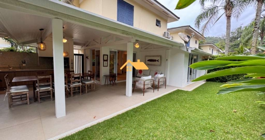 Casa de luxo em condomínio no Engenho, São Sebastião-SP: 4 quartos, 4 suítes, 2 salas, 4 banheiros, 2 vagas de garagem, 173m².
