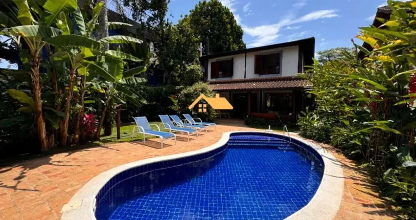 Casa  no condomínio Baleião  alto padrão na Baleia, São Sebastião-SP com 5 quartos, 5 suítes e 354m².