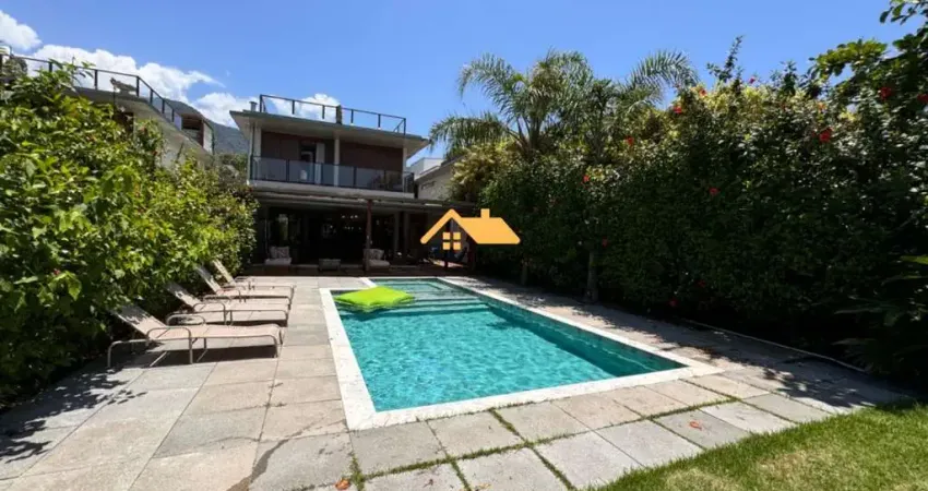 Imóvel de luxo em condomínio à venda em Maresias, São Sebastião-SP: 4 quartos, 4 suítes, 3 salas, 5 banheiros, 4 vagas, 300m².