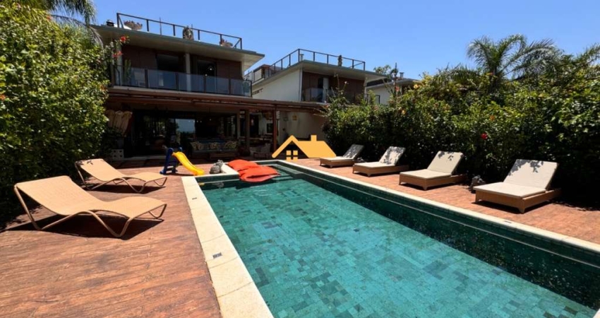 Imóvel de luxo em condomínio à venda em Maresias, São Sebastião-SP: 4 quartos, 4 suítes, 3 salas, 5 banheiros, 4 vagas, 300m².
