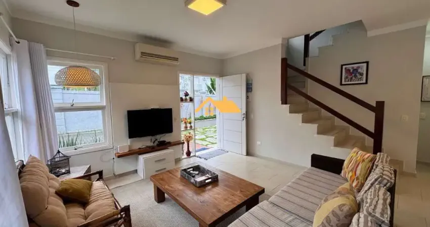 Locação anual em Juquehy, São Sebastião-SP: 3 Quartos, 3 Suítes, 2 Salas, 3 Banheiros, 2 Vagas de Garagem, 136m².