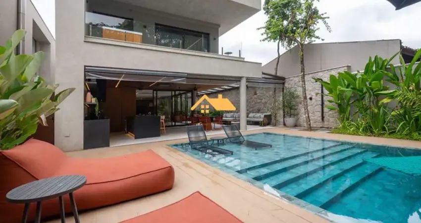 FRENTE AO MAR- casa em condomínio com 5 quartos, 5 suítes e 500m² em Camburi, São Sebastião-SP. Agende sua visita hoje!