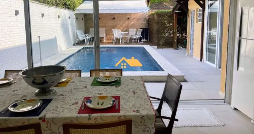 Casa com piscina em condominio, São Sebastião-SP: 4 Quartos, 4 Suítes, 2 Salas, 4 Banheiros, 3 Vagas, 180m².