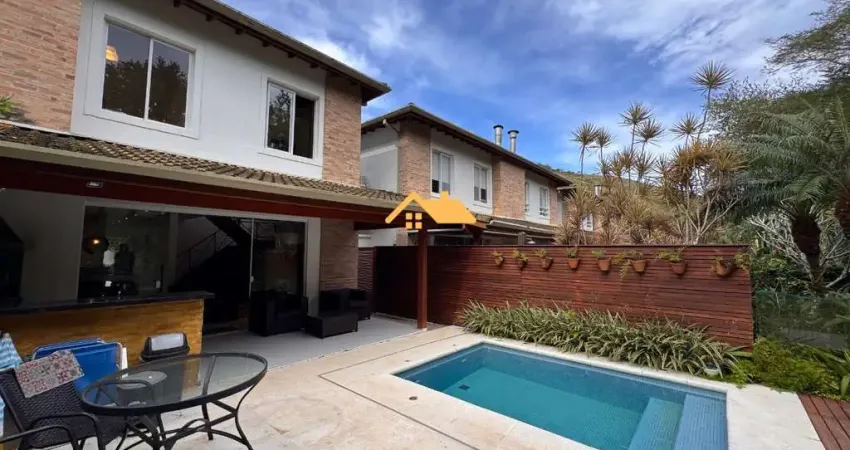Casa com piscina em condomínio à venda em Praia de Pauba-São Sebastião-SP, com 4 quartos, 4 suítes e 156m² de área, no bairro Paúba. Aproveite!