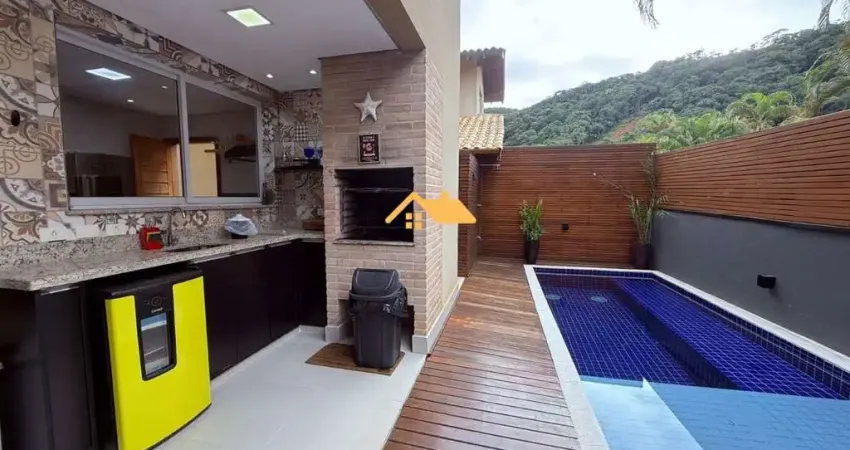 Casa com piscina em Camburi, São Sebastião-SP: 3 Quartos, 3 Suítes, 2 Salas, 3 Banheiros, 2 Vagas de Garagem, 126m².