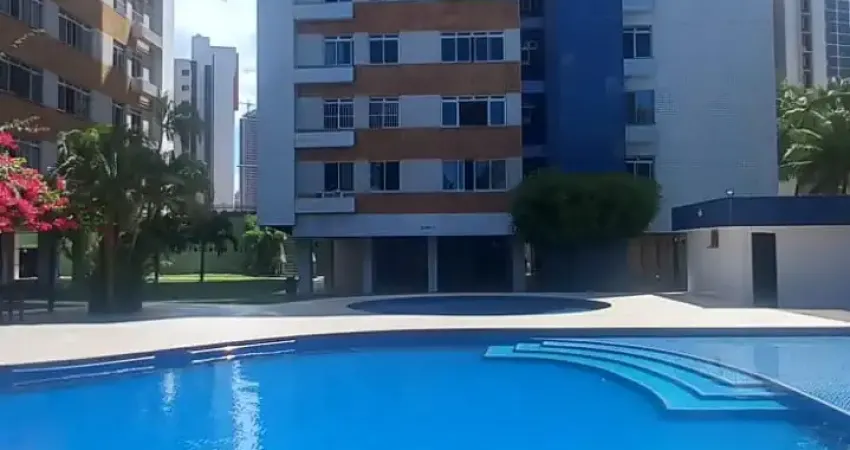 Apartamento reformado na Varjota com 3 quartos e 2 vagas de garagem com piscina