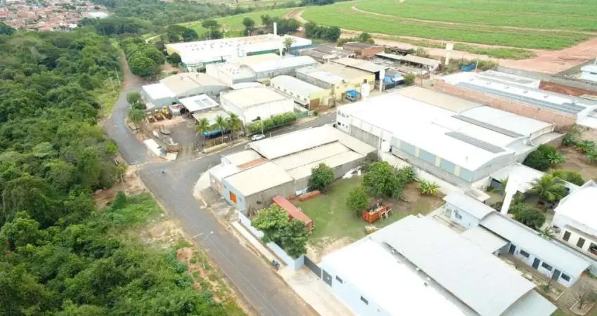 Barracão para Venda em Guapiaçu, Distrito Industrial de Guapiaçu, 2 banheiros