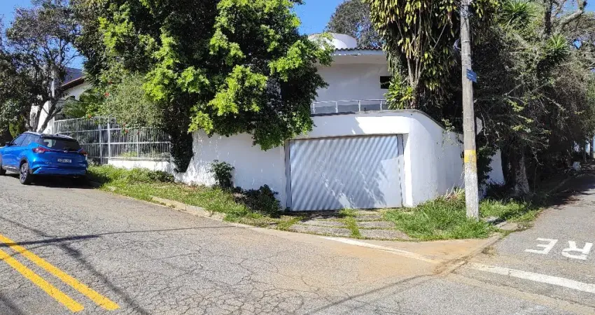 LINDA casa triplex para venda possui 540 m² com 4 quartos 2 suítes PISCINA na Vila Oliveira