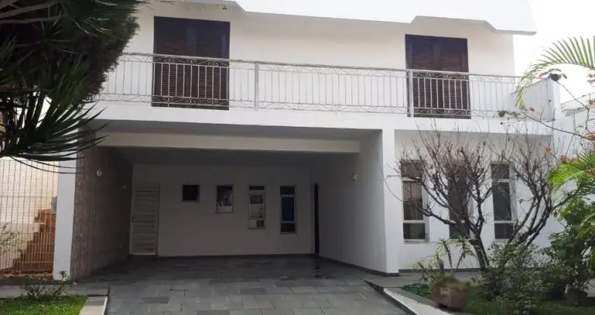 ÓTIMO sobrado para venda possui 316 m² com 4 quartos, 2 suítes e edícula no Mogi Moderno