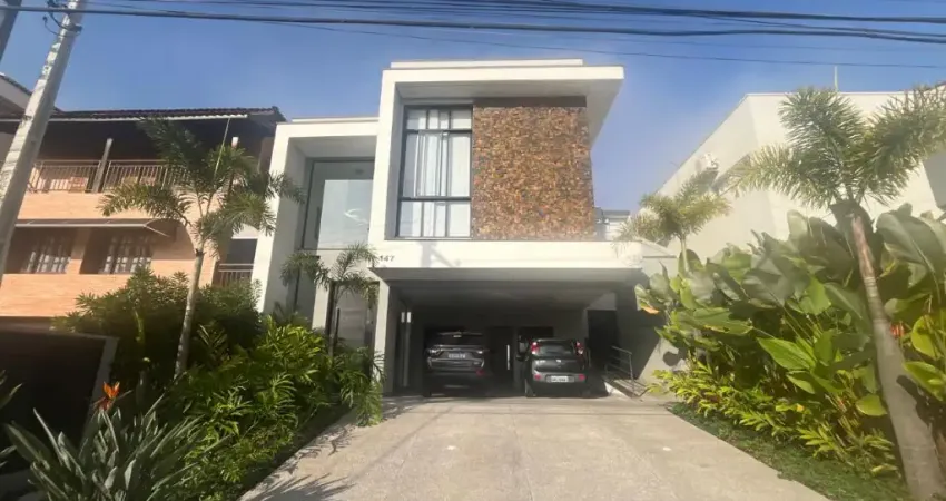 LINDO SOBRADO no Condomínio ARUÃ para venda com 223 m² com 3 suítes e ESPAÇO GOURMET