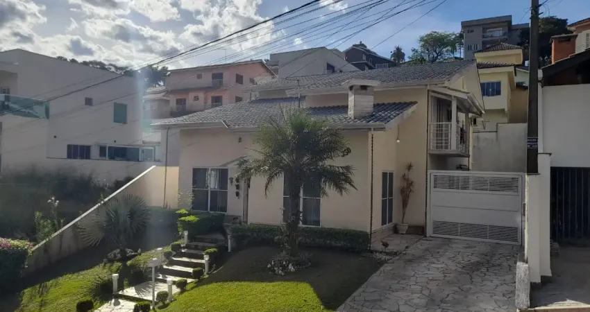 Maravilhosa casa no cond. arujá country club em arujá, 296 m² com 4 suítes espaço gourmet e piscina