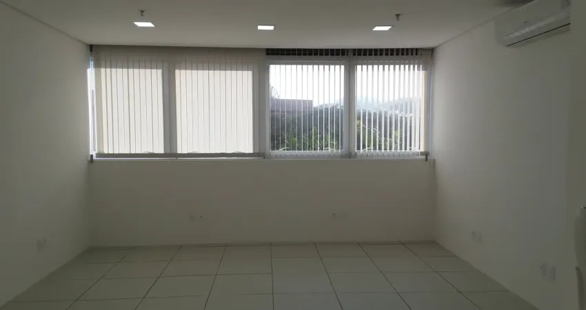 Ótima sala comercial no helbor sky mall patteo mogilar  com para venda tem 34 m² com banheiro