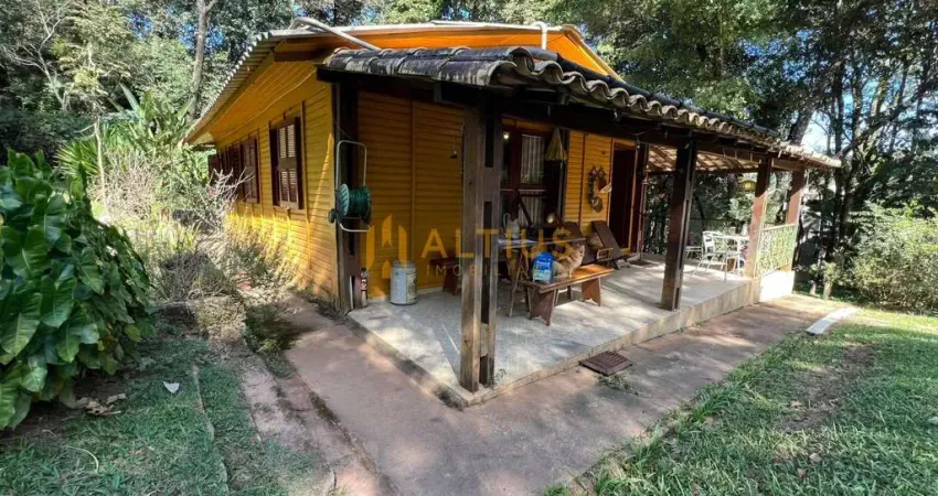 Casa com Piscina em terreno 2.000m², 3 qts - Cond. Aldeia