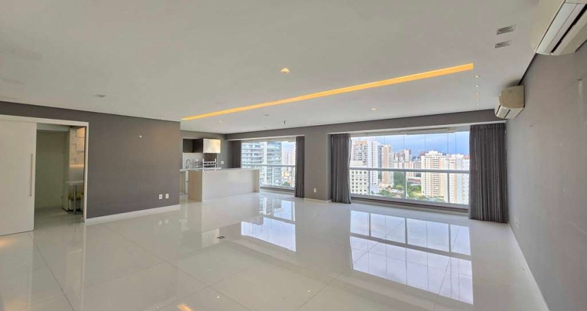 Apartamento de 161m² com 3 suítes e 3 vagas na rua Fábia, Vila Romana