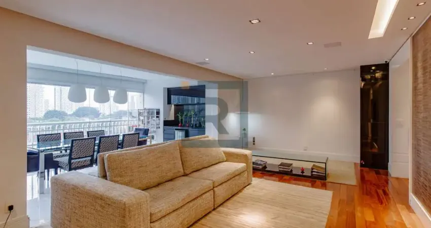 Apartamento de 162m², com 4 dormitórios, sendo 3 suítes e 3 vagas no condomínio liv