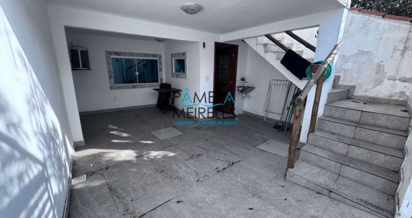 Charmosa Casa com 3 Quartos  Geribá Armação de Búzios à venda