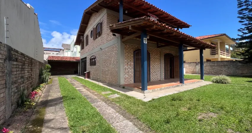 Casa com terreno de 500 metros na praia de canasvieiras! oportunidade