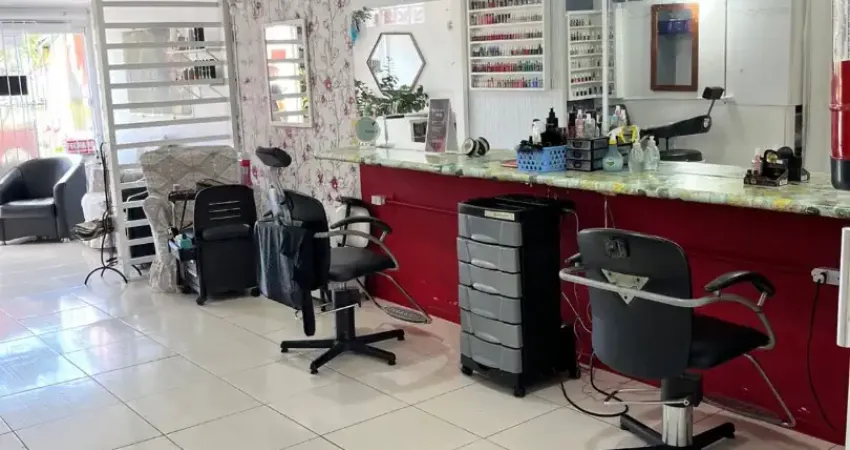 Passo ponto salão em canasvieiras , 17 anos de história, clientes fidelizados a 1 quadra da praia