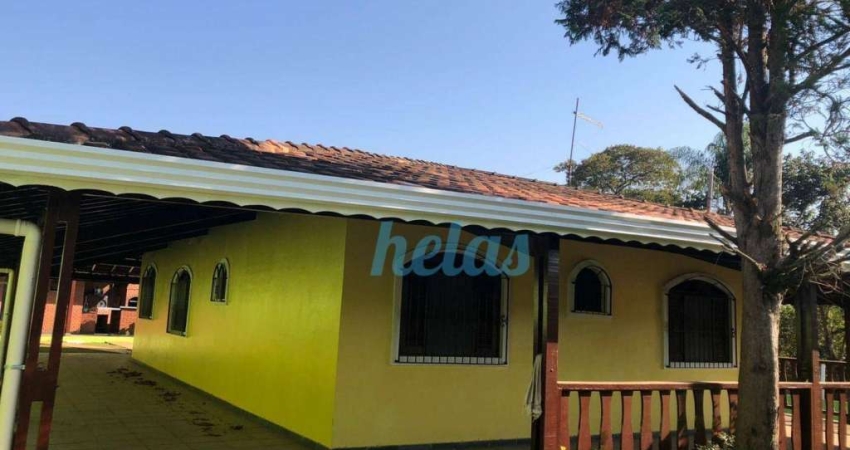 CHÁCARA À VENDA DE 342 m², 03 DORMITÓRIOS, SENDO 01 SUÍTE, ÁREA GOURMET, PISCINA,CAMPO DE FUTEBOL POR R$ 1.070.000,00 EM CONDOMÍNIO FECHADO DE ATIBAIA