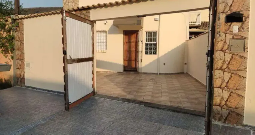 Casa para Venda em Itanhaém, Nova Itanhaém, 2 dormitórios, 2 suítes, 1 banheiro, 2 vagas