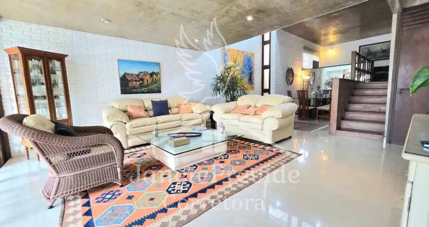 Casa à venda, 3 quartos, piscina, Alphaville,  Santana de Parnaíba-SP