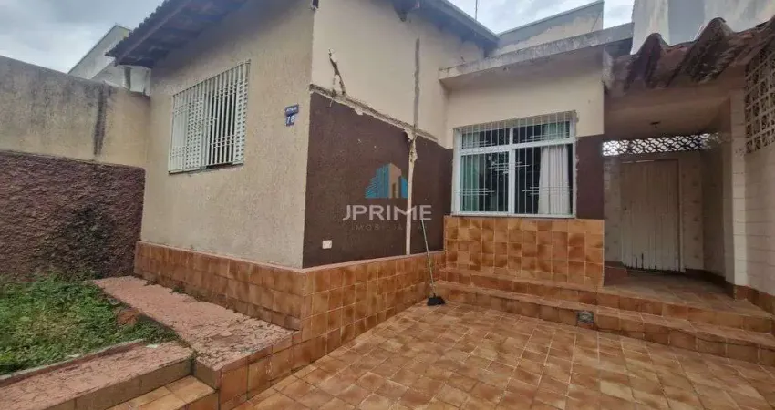 Casa de Vó, no bairro Homerto thon com quintal grande e Edicula