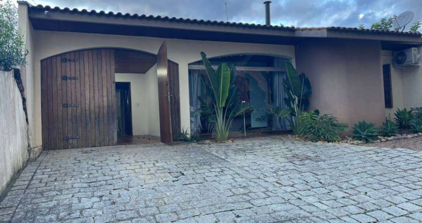 Casa com 3 quartos à venda na Rua Clemente Zetola, Três Marias, São José dos Pinhais