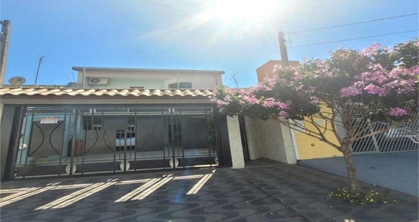 Sobrado com 3 quartos à venda em Jardim Bom Princípio - SP