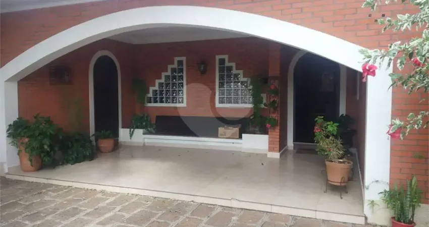 Casa térrea com 5 quartos à venda em Jardim Dom Bosco - SP