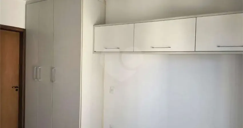 Apartamento com 3 quartos para locação em Jardim Santiago - SP