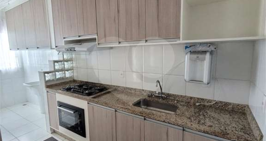 Apartamento com 3 quartos para locação em Vila Brizzola - SP