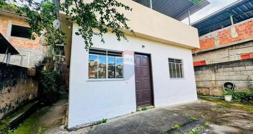 Excelente Casa com loja e estrutura para construção de outra casa por cima